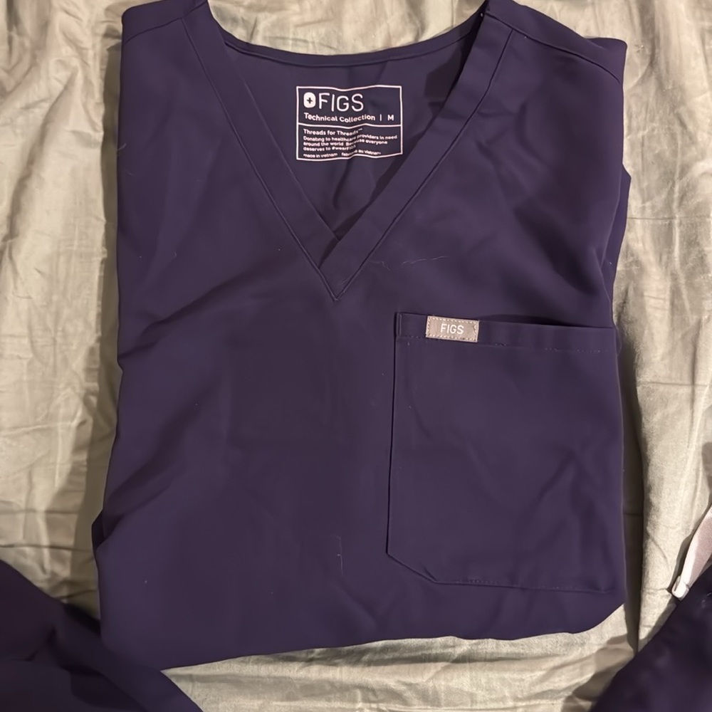 Figs purple jam scrub top